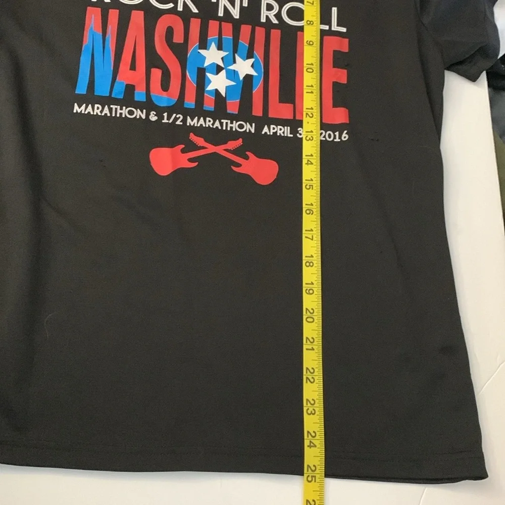 3/$20✨ Brooks Black Short Sleeve Tee Rock n Roll Series Marathon 2016 Nashville - Picture 8 of 8